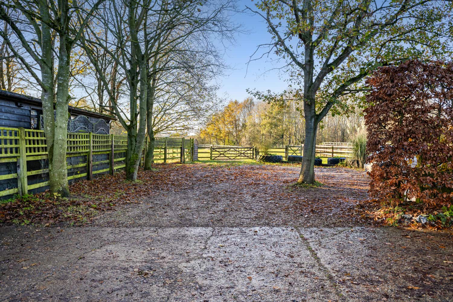 100558_Courtyard-Barn-Roundabout-Farm-95